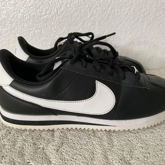 Nike Cortez 904764-001 black and white unisex Size 6 youth - Picture 3 of 10